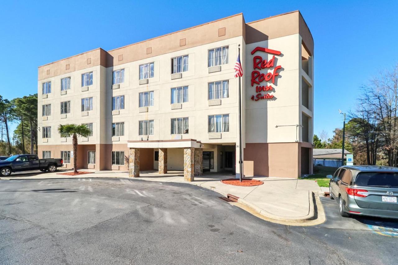 Red Roof Inn & Suites Fayetteville-Fort Bragg Exterior photo