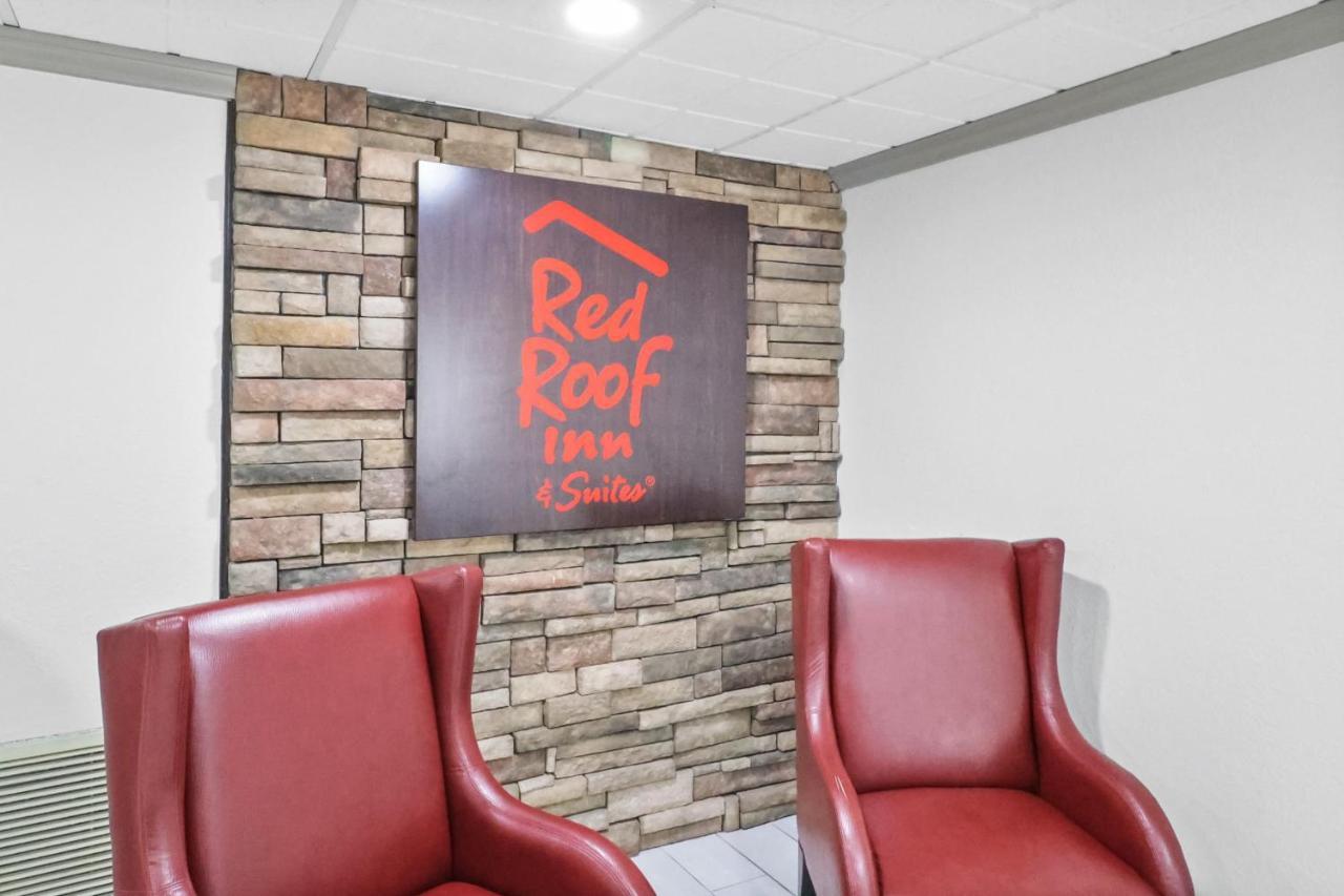 Red Roof Inn & Suites Fayetteville-Fort Bragg Exterior photo